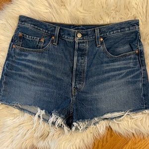 Levi’s 501 Demi Cut-Offs